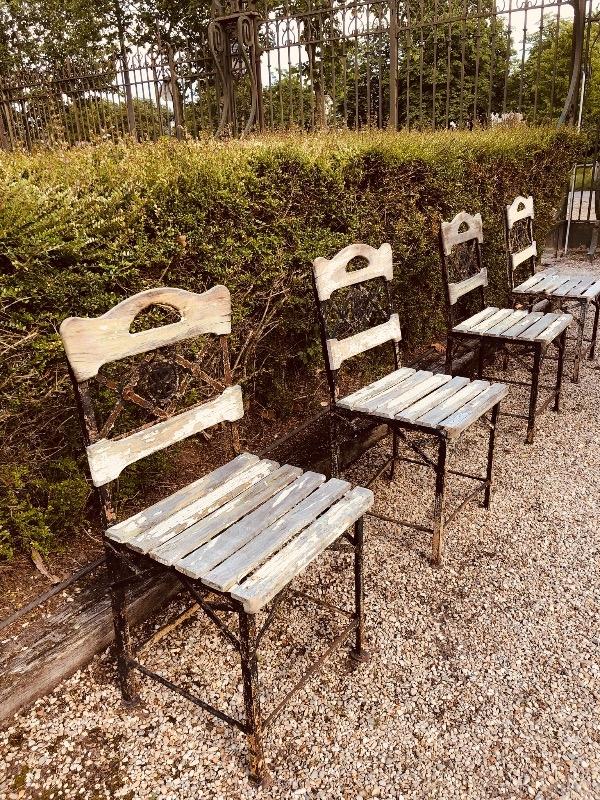 Quatre chaises de jardin suédoises 