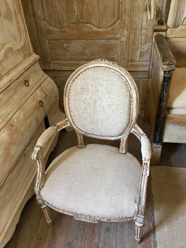 Fauteuil médaillon très jolie patine et beau chanvre 