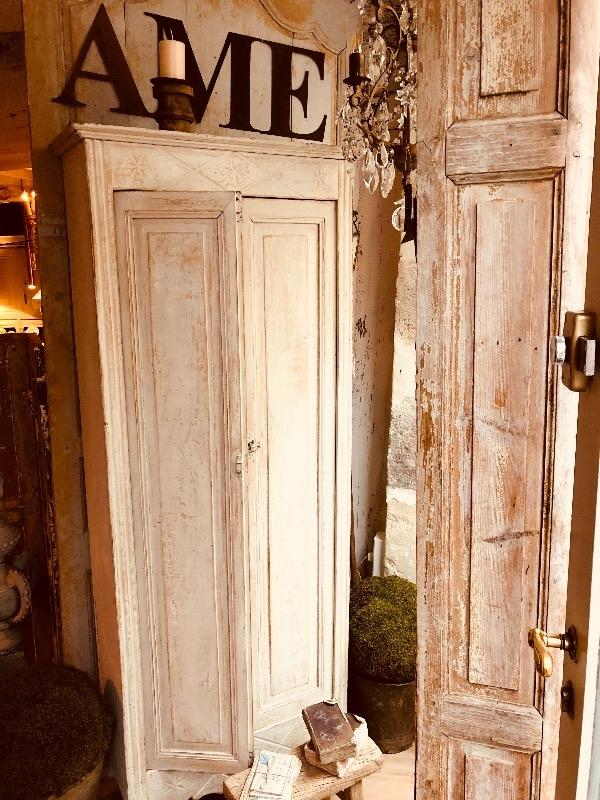 Jolie petite armoire 0,31 profondeur X0,75 longueur et 181 de hauteur 