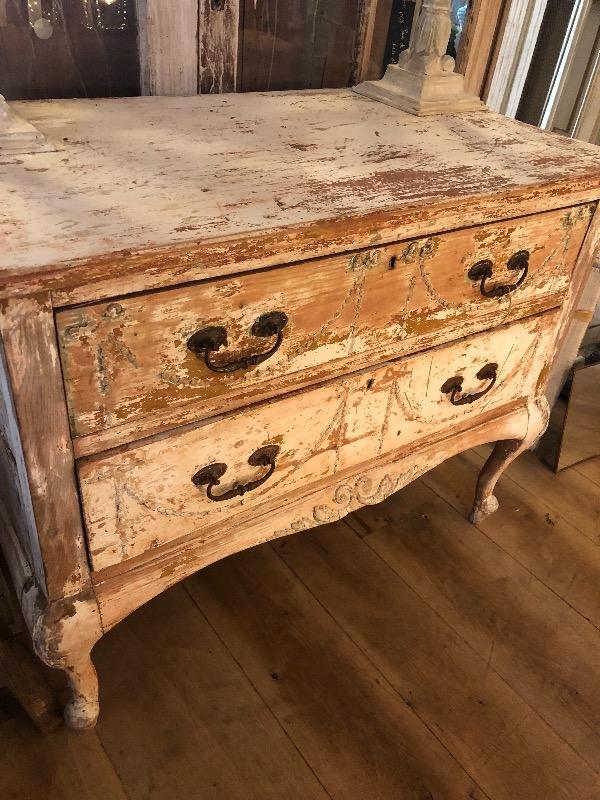 Ravissante commode sauteuse italienne 0,91 de longueur X 0,50 de profondeur et 0,74 de hauteur 